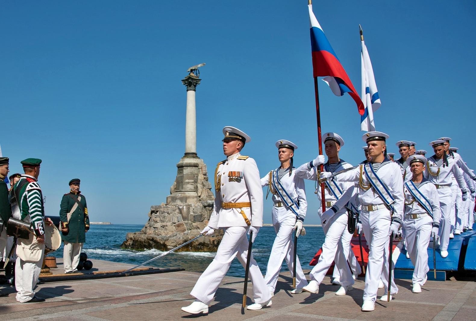 Гордимся, празднуем, путешествуем: День ВМФ в Крыму