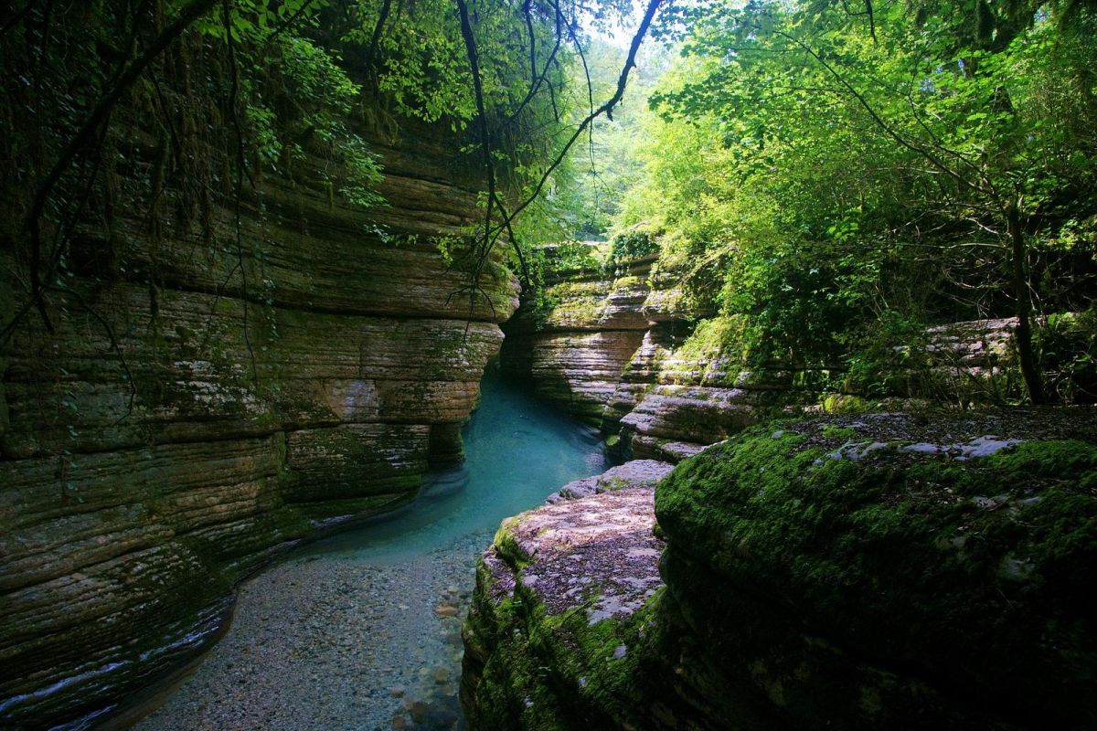 Абхазия за 4 дня: Шлыпра, водопады, города-призраки и море (свободный день)