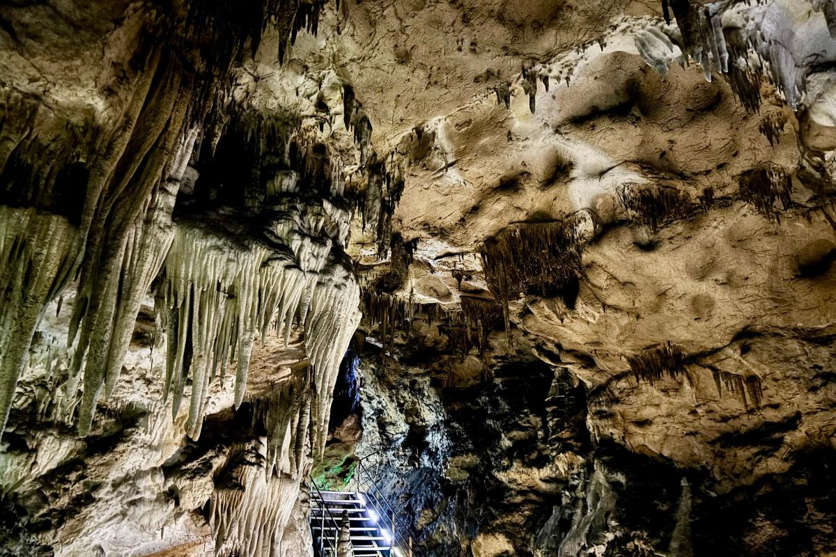 Лаго-Наки: Азишская пещера и водопады Руфабго