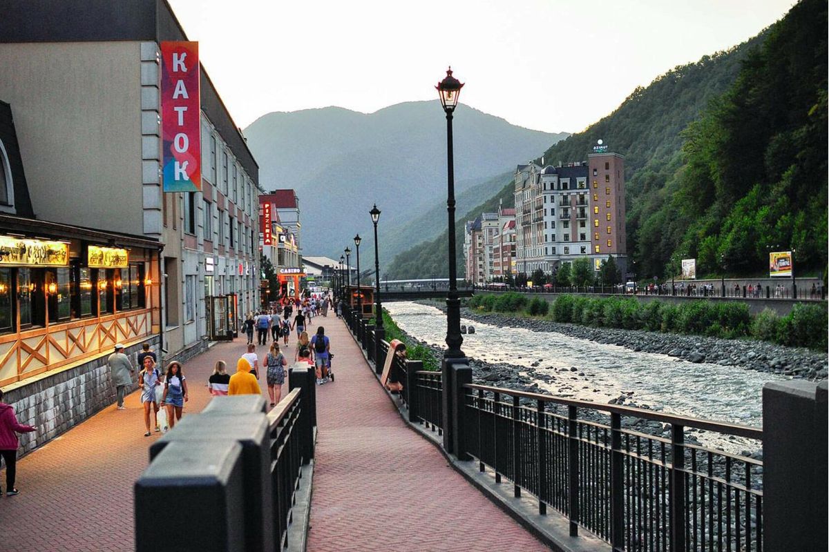 Сочинский вояж на 8 марта: прогулка по Сочи, Олимпийский парк и Красная поляна