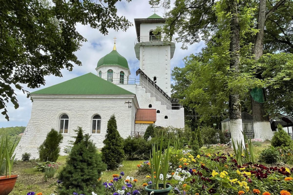 Свято-Михайловский Монастырь, гора Физиабго и ущелье Мишоко