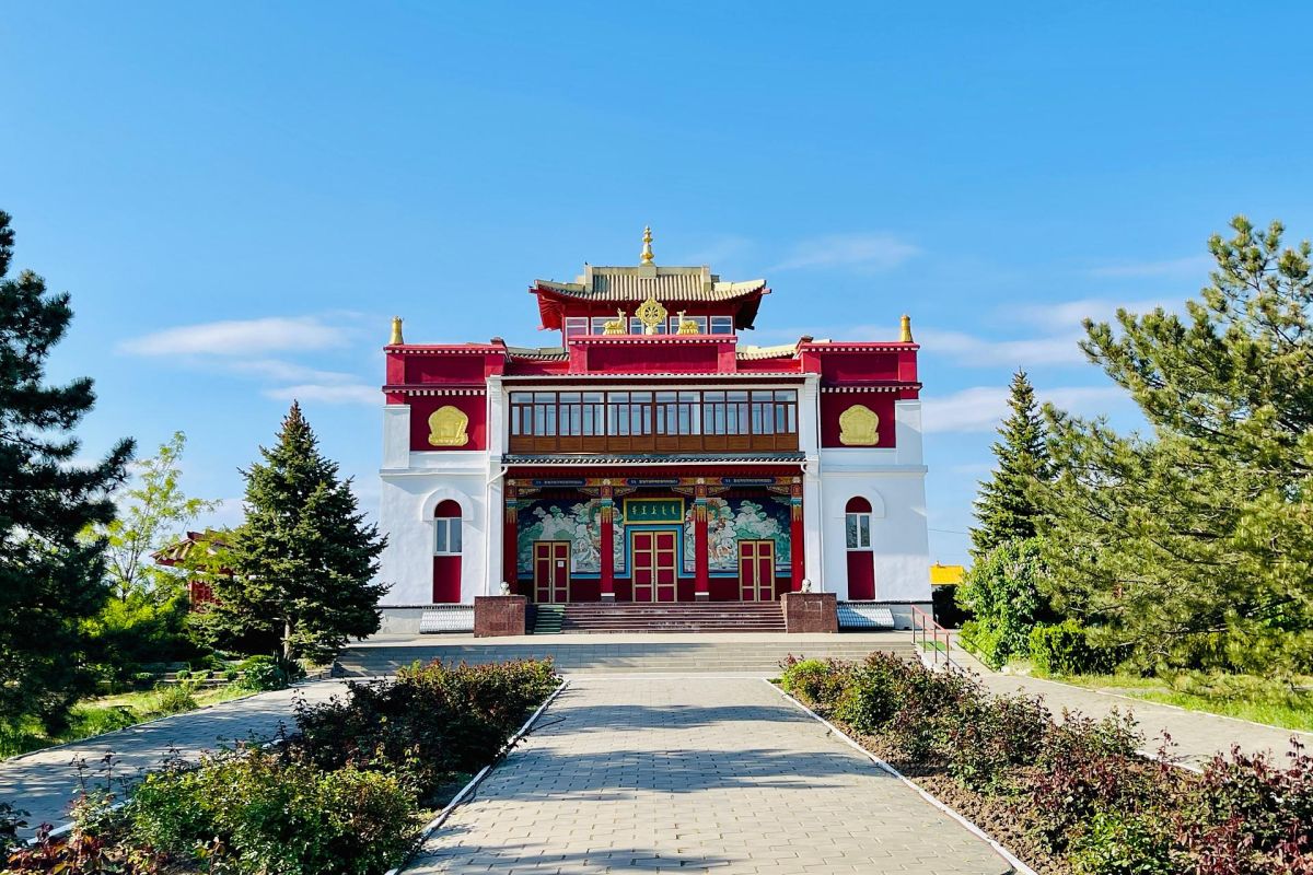 Золотые буддийские храмы Калмыкии