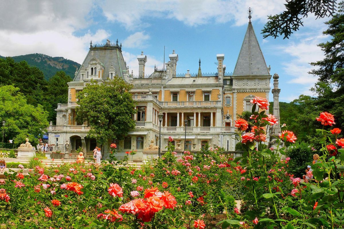 Парад тюльпанов в Крыму: Ялта, Новый Херсонес, Севастополь