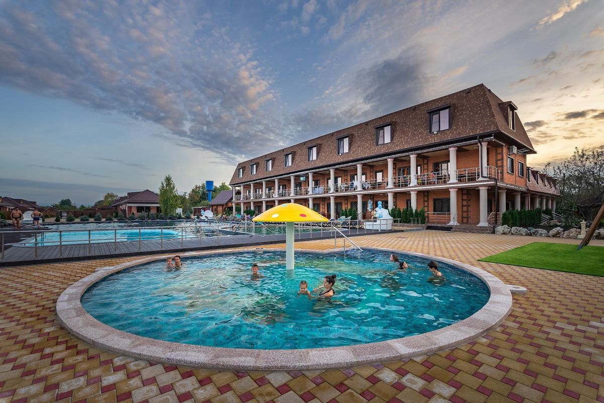 Пасха в Свято-Михайловском монастыре + термальные источники