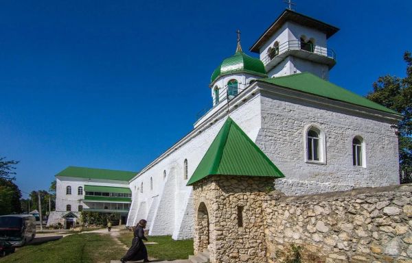 Свято-Михайловский монастырь и термальный спа-комплекс «Благодать»