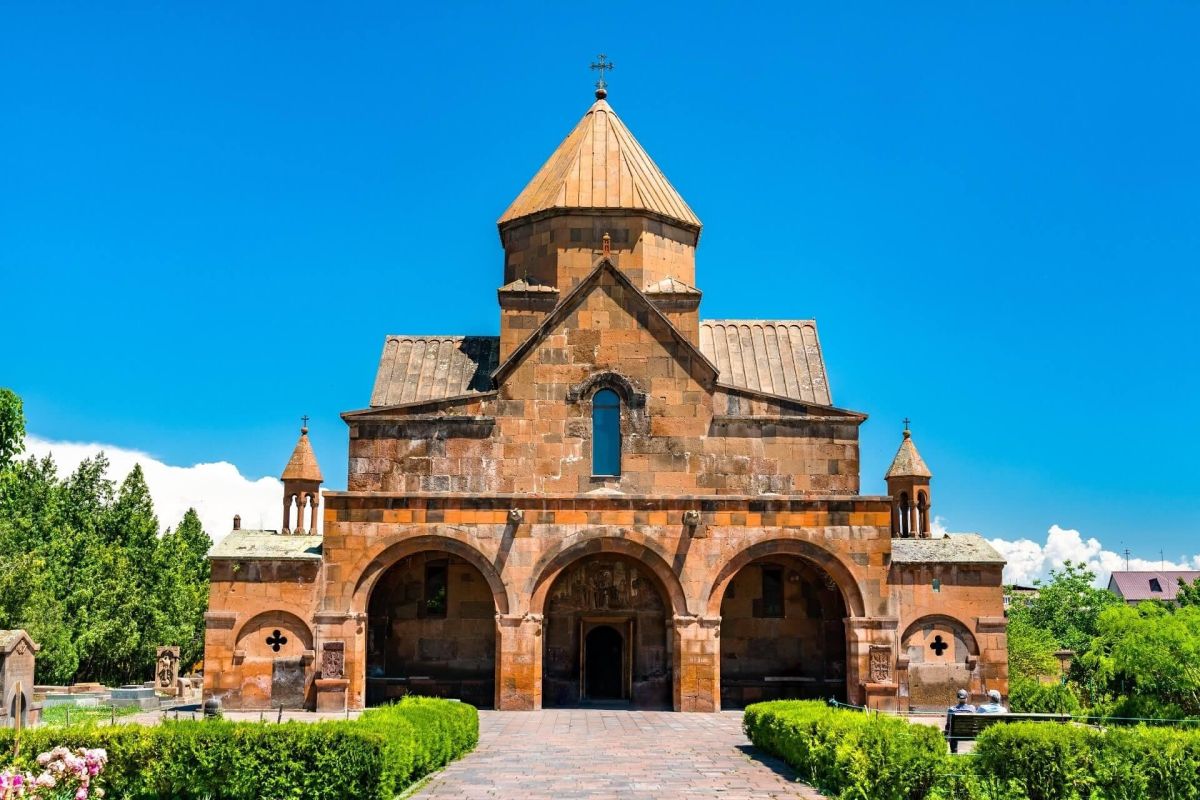 Авиа-тур: «Майский Ереван»