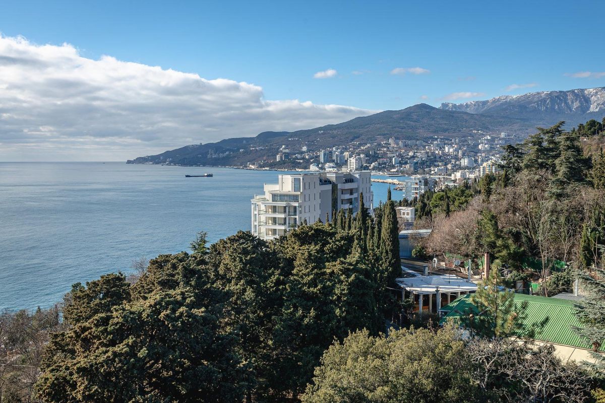 Великолепный Крым: Ай-Петри, Массандровский дворец, Ялта