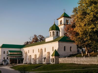Свято-Михайловский монастырь и термальный спа-комплекс «Благодать»