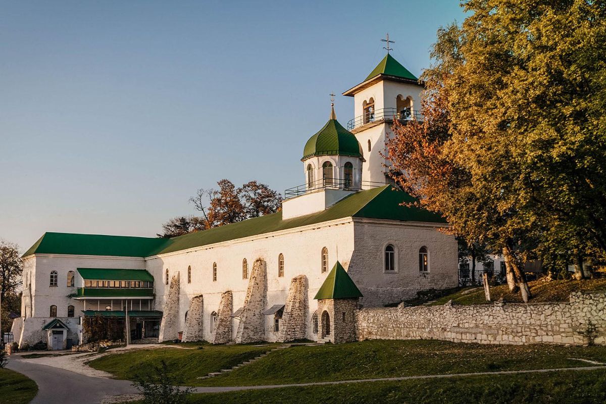 Вербное воскресенье в Свято-Михайловском монастыре + термальные источники