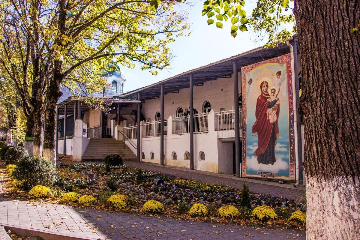 Свято-Михайловский монастырь и термальный спа-комплекс «Благодать»