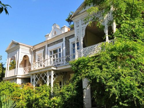 Водопады и дольмены реки Жане, «Голубая Бездна» и дача Короленко