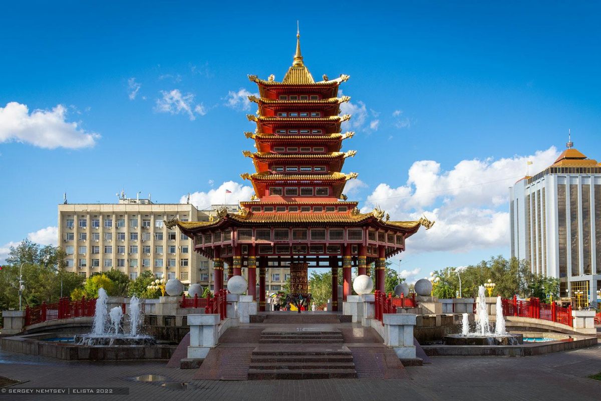 Золотые буддийские храмы Калмыкии