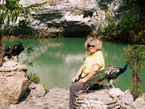 «Абхазия на Первомай: Погружение в природу и традиции»