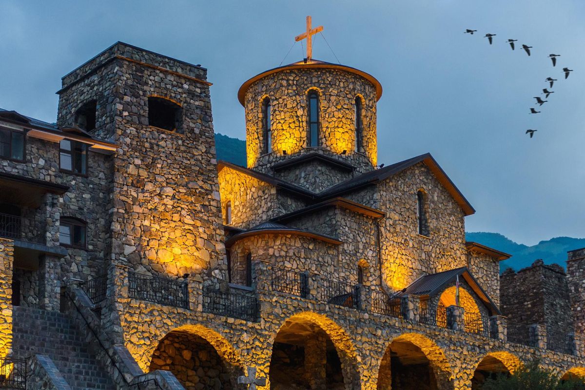 3 республики Кавказа:  Северная Осетия, Ингушетия и Чечня