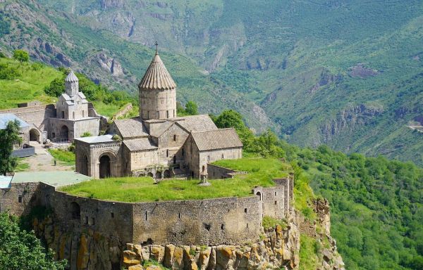 Авиа-тур: «Майский Ереван»