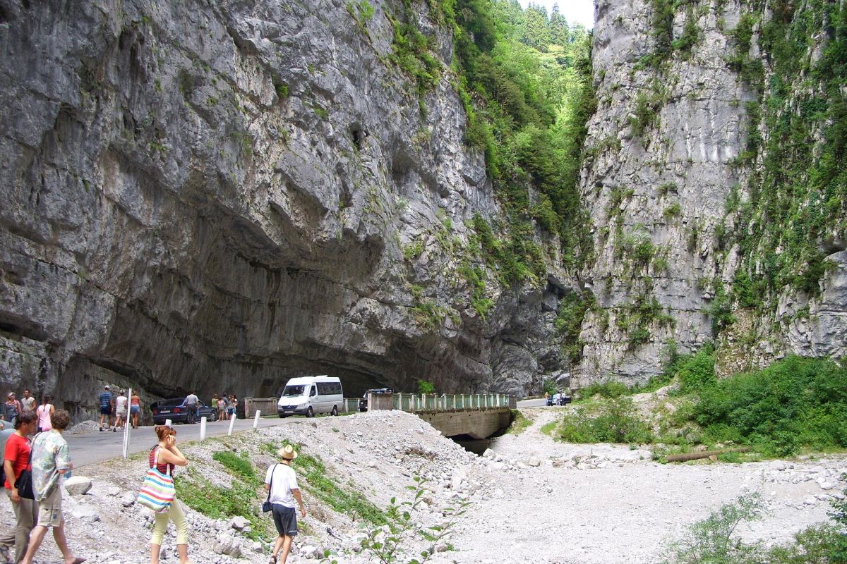 Абхазская весна: путешествие к горным легендам