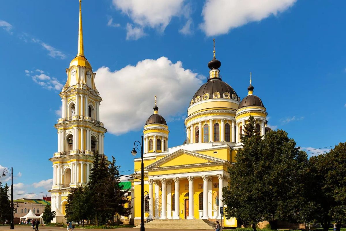 Тур по России: 8 Марта с поручиком Ржевским