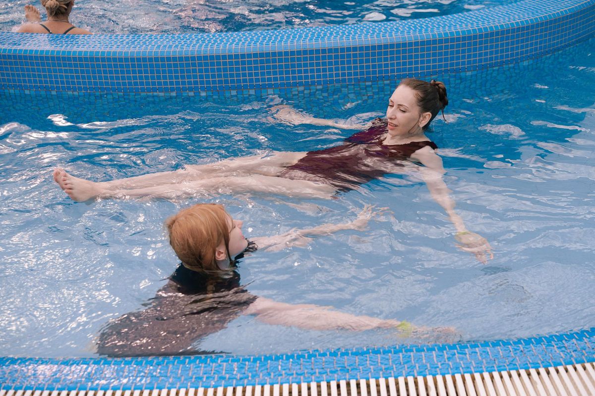 По смотровым местам Лаго-Наки и термальный источник: Крепость Меот, Азишская пещера