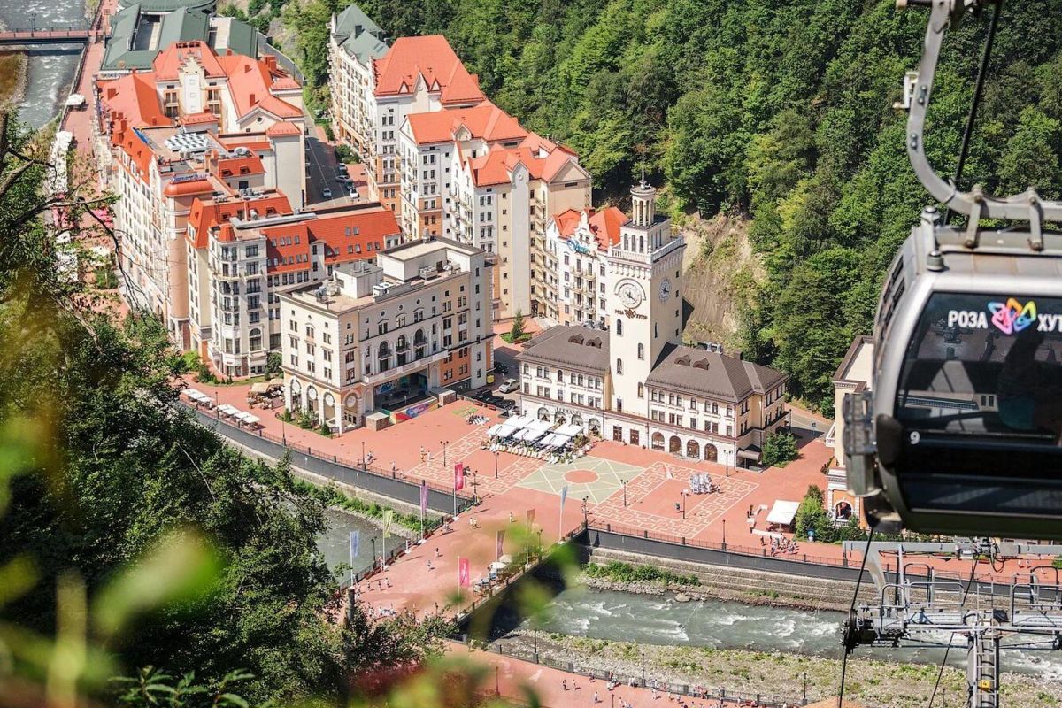 Сочинский вояж на 8 марта: прогулка по Сочи, Олимпийский парк и Красная поляна