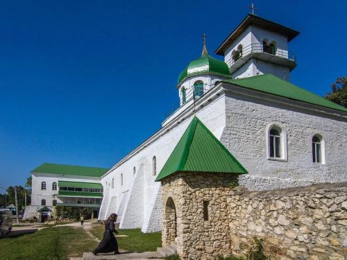 Свято-Михайловский монастырь и термальный спа-комплекс «Благодать»