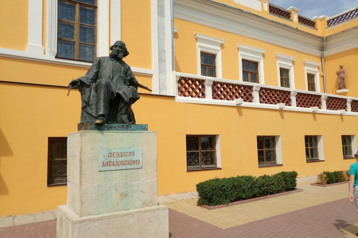 Путешествие в Крым: Феодосия, Галерея Айвазовского, Керчь, Аджимушкайские каменоломни