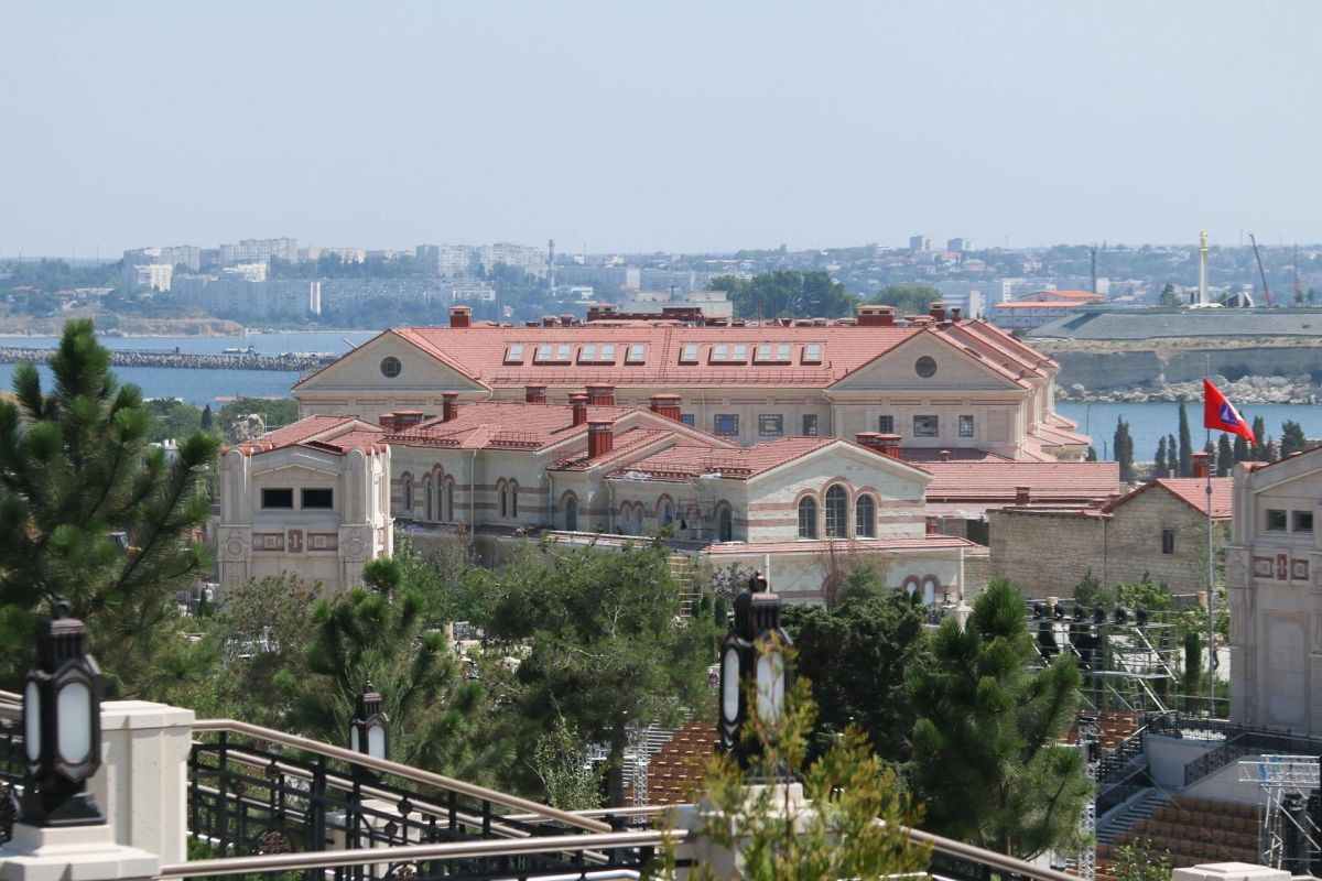 Парад тюльпанов в Крыму: Ялта, Новый Херсонес, Севастополь