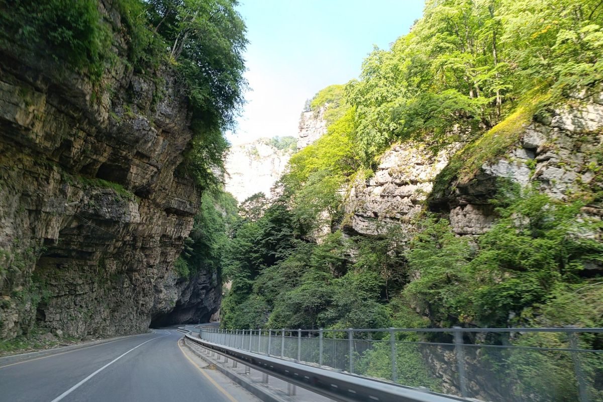 Чегем: полеты и водопады + замок Шато Эркен