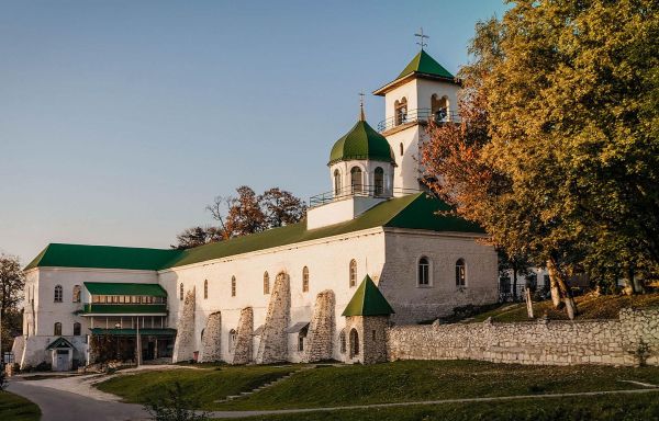 Пасха в Свято-Михайловском монастыре + термальные источники