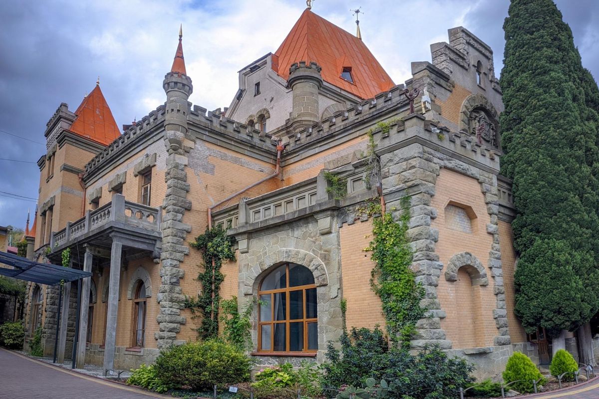 «Карнавал ирисов» в Крыму: Ялта, Утёс, Оползнево, Форос, Бахчисарай