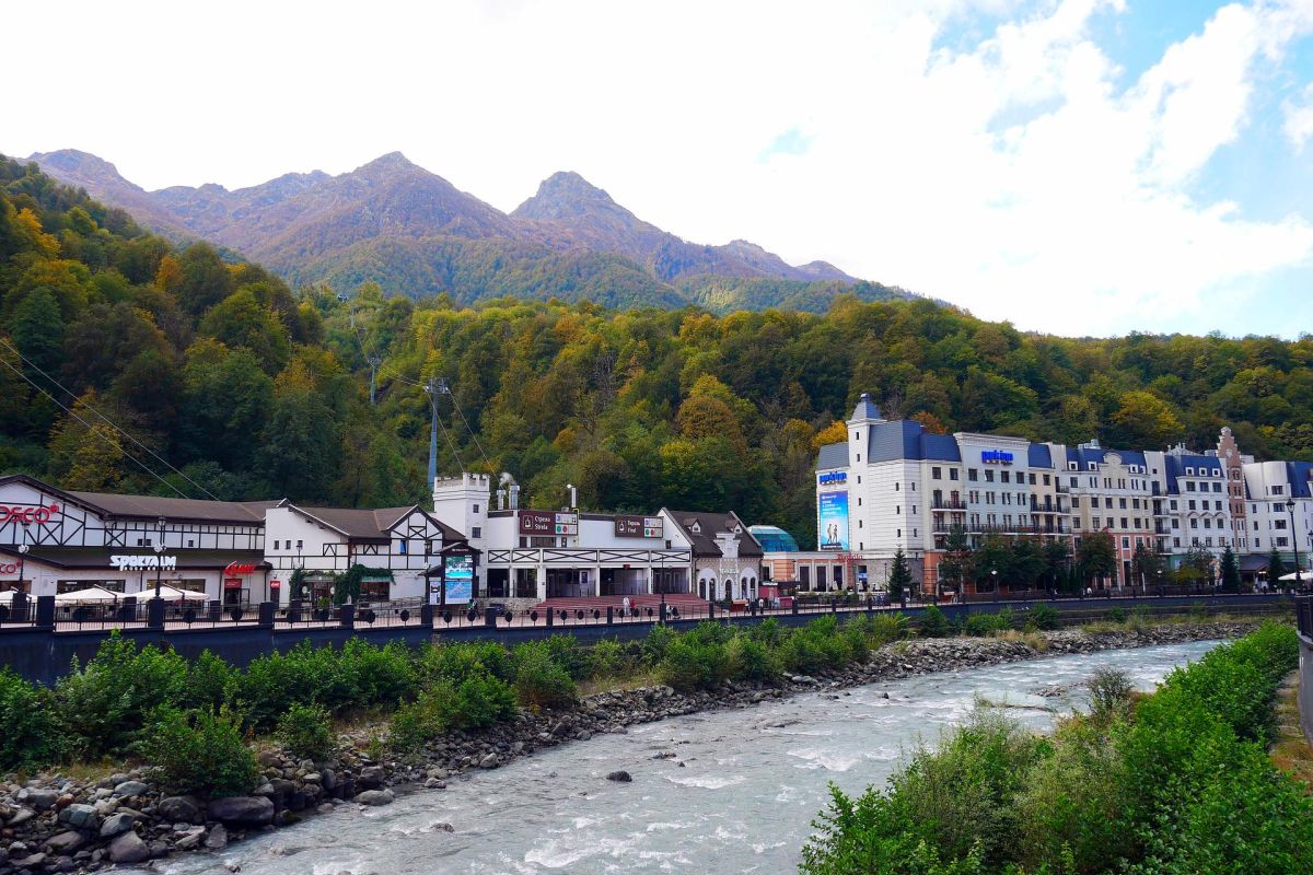 Сочинский вояж на 8 марта: прогулка по Сочи, Олимпийский парк и Красная поляна
