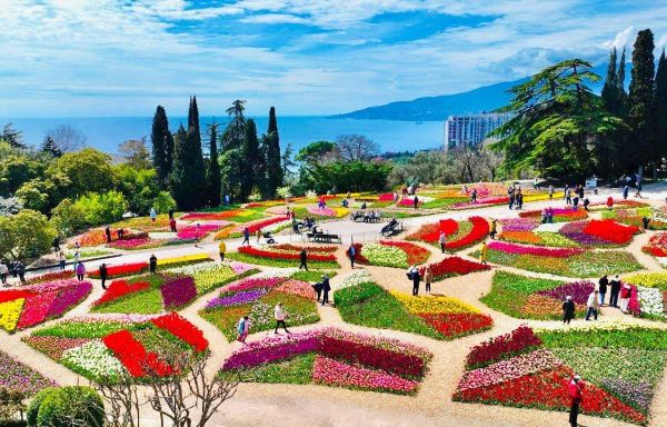 Парад тюльпанов в Крыму: Ялта, Новый Херсонес, Севастополь