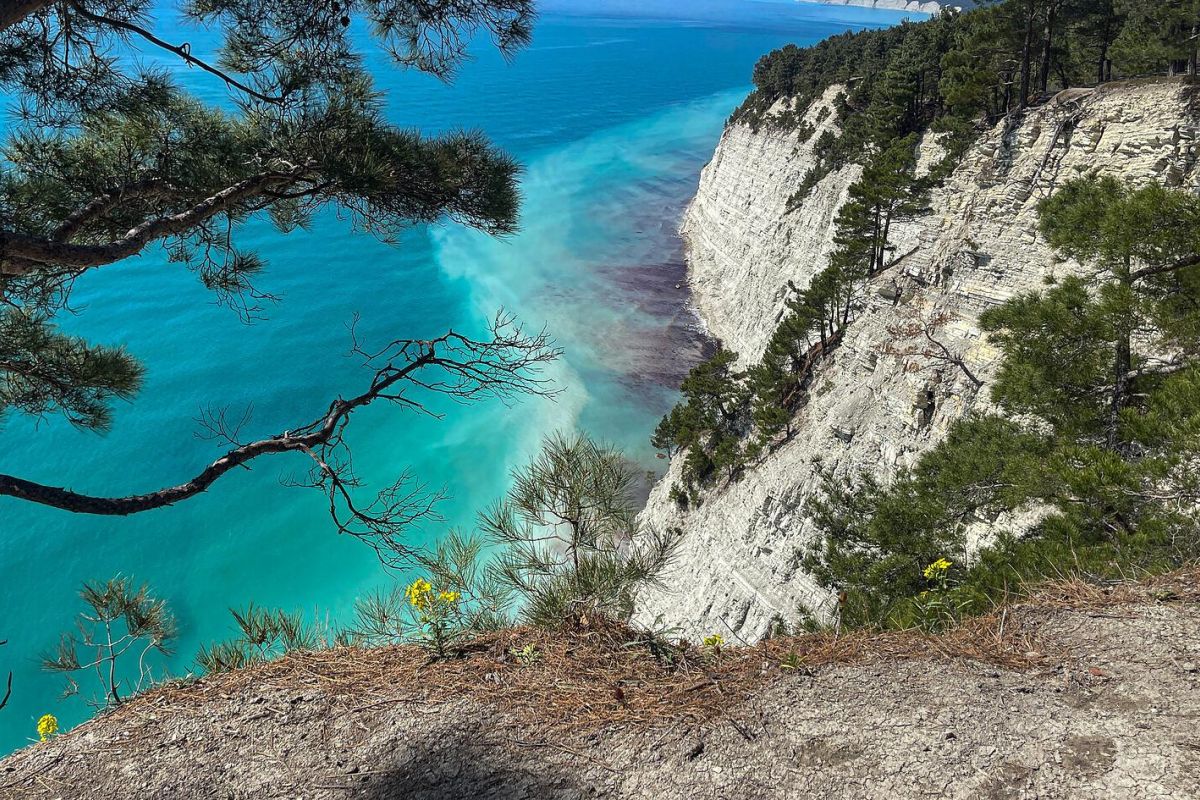 Голубая бездна, магия стекла и отдых в SPA-комплексе «Русь»