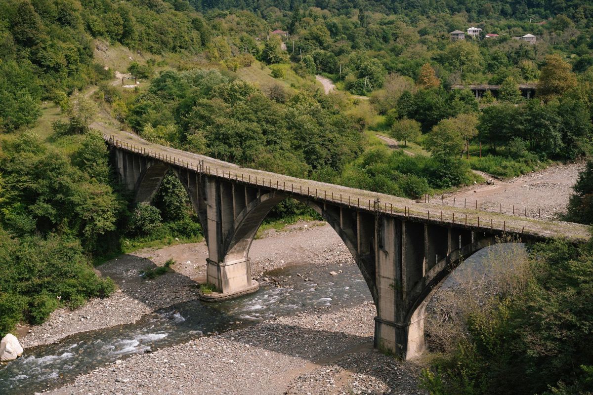 Затерянная Абхазия: города-призраки, водопад Великан, Новый Афон, Гагра, о. Рица