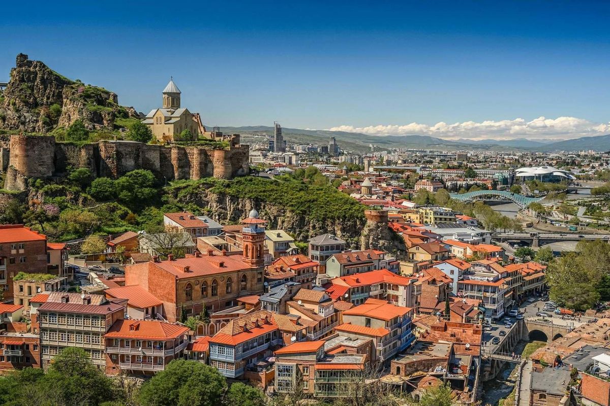 Сокровища Грузии: от винных подвалов до древних храмов