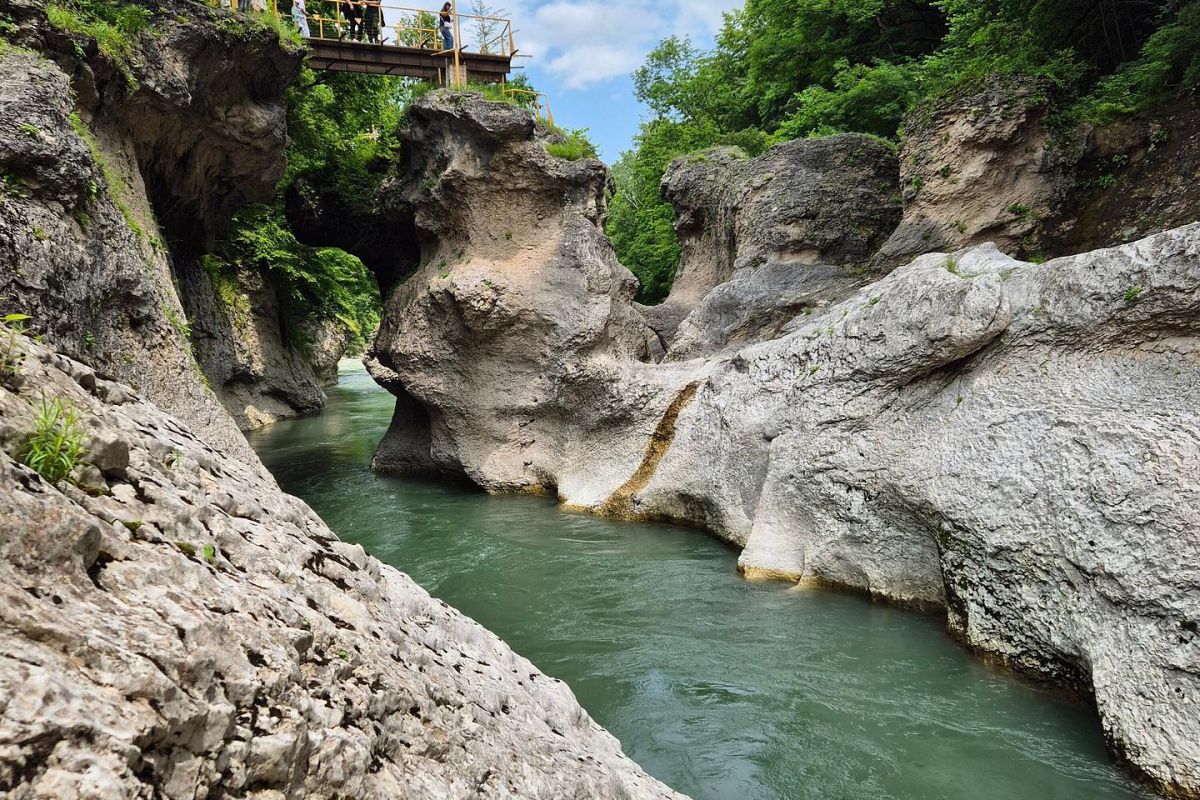 Пасха в Свято-Михайловском монастыре + термальные источники