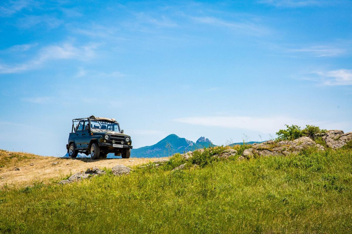 Бахчисарай: Маковые поля и легенды пещерных городов