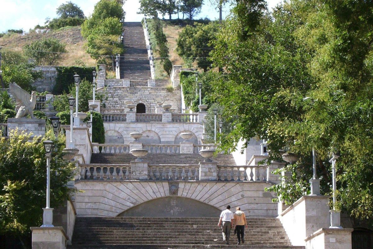 Путешествие в Крым: Феодосия, Галерея Айвазовского, Керчь, Аджимушкайские каменоломни