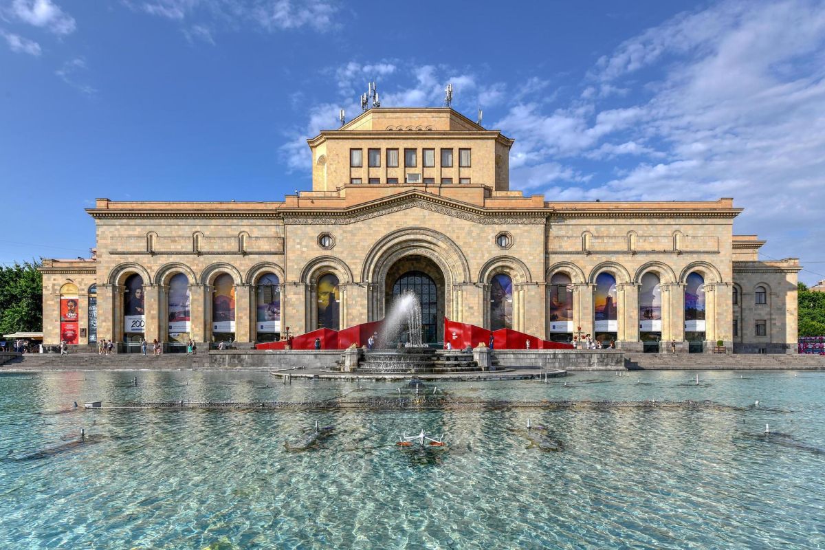 Авиа-тур: «Майский Ереван»