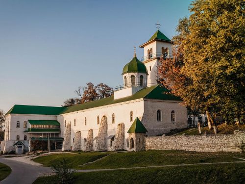 Пасха в Свято-Михайловском монастыре + термальные источники