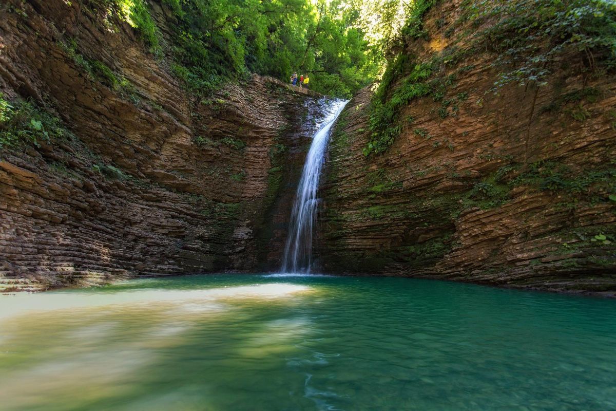 Лаго-Наки: Азишская пещера и водопады Руфабго