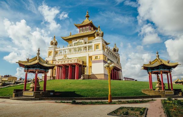 Золотые буддийские храмы Калмыкии