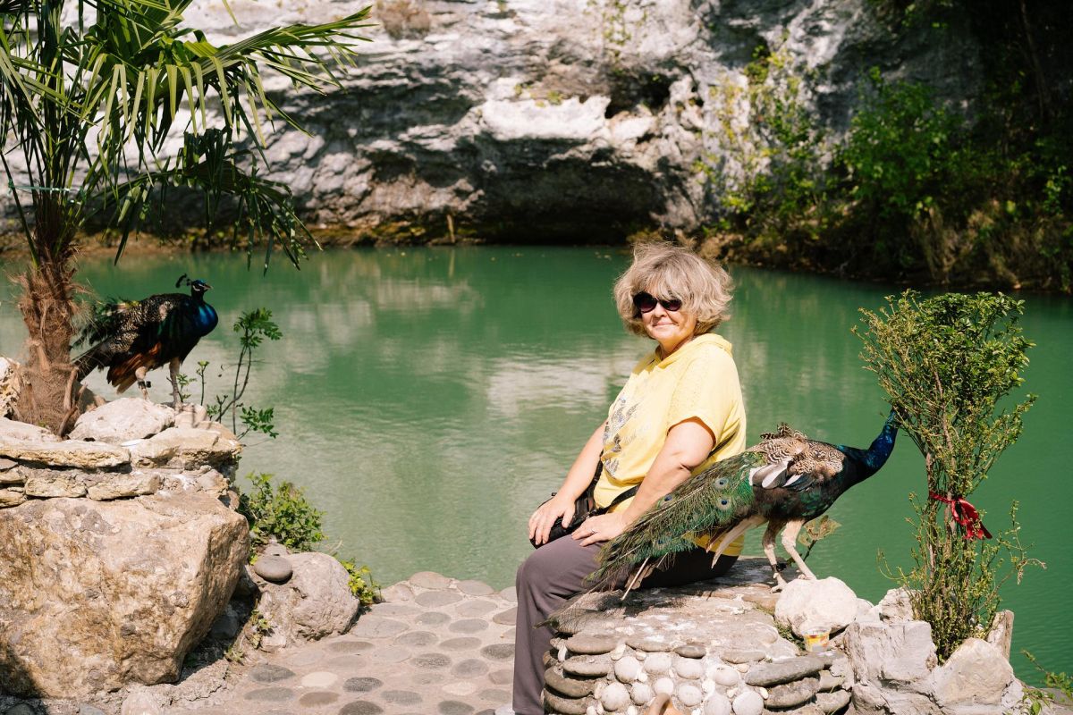 «Абхазия на Первомай: Погружение в природу и традиции»