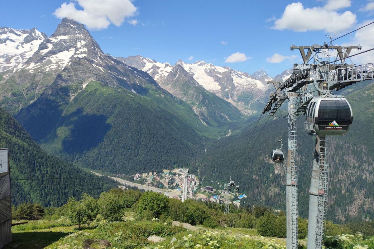 Первомай в Домбае: величие гор