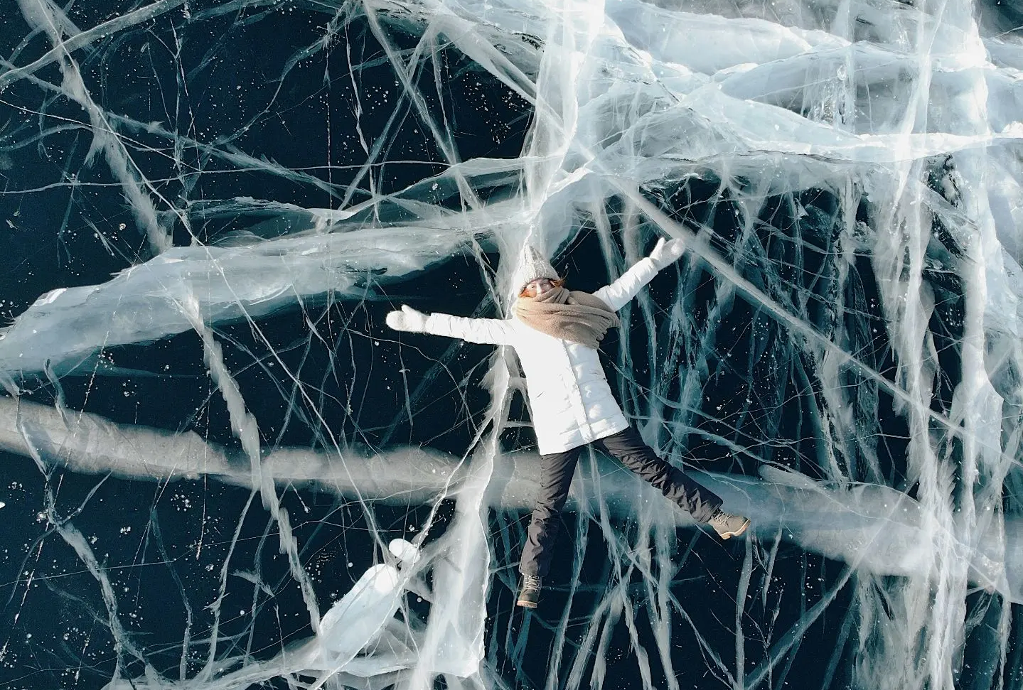 Зимняя магия Байкала: лёд, легенды и Ольхон