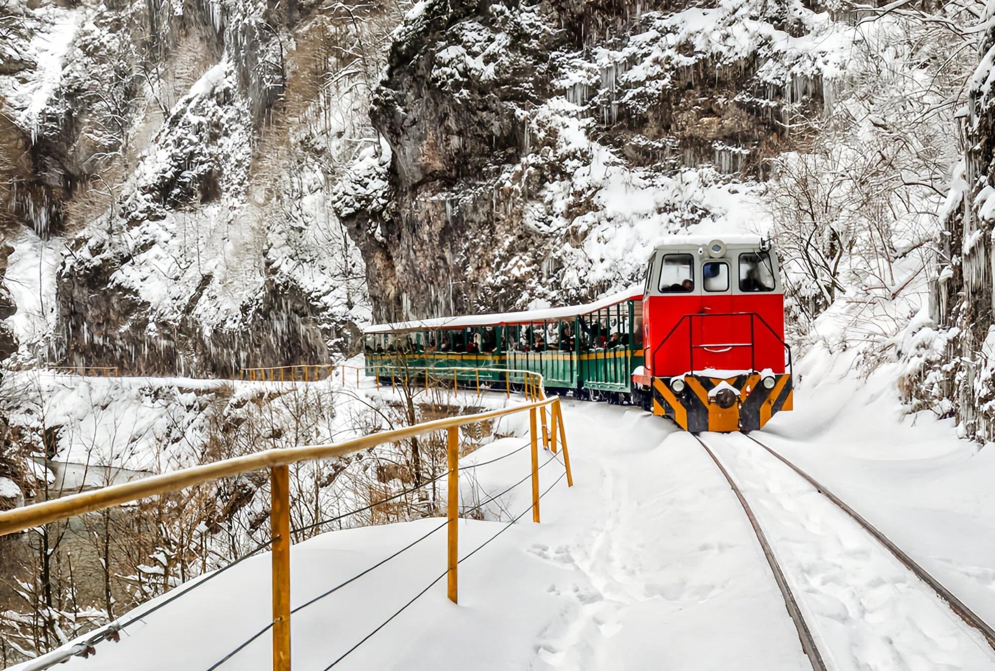 Зимнее Гуамское ущелье и термальные источники