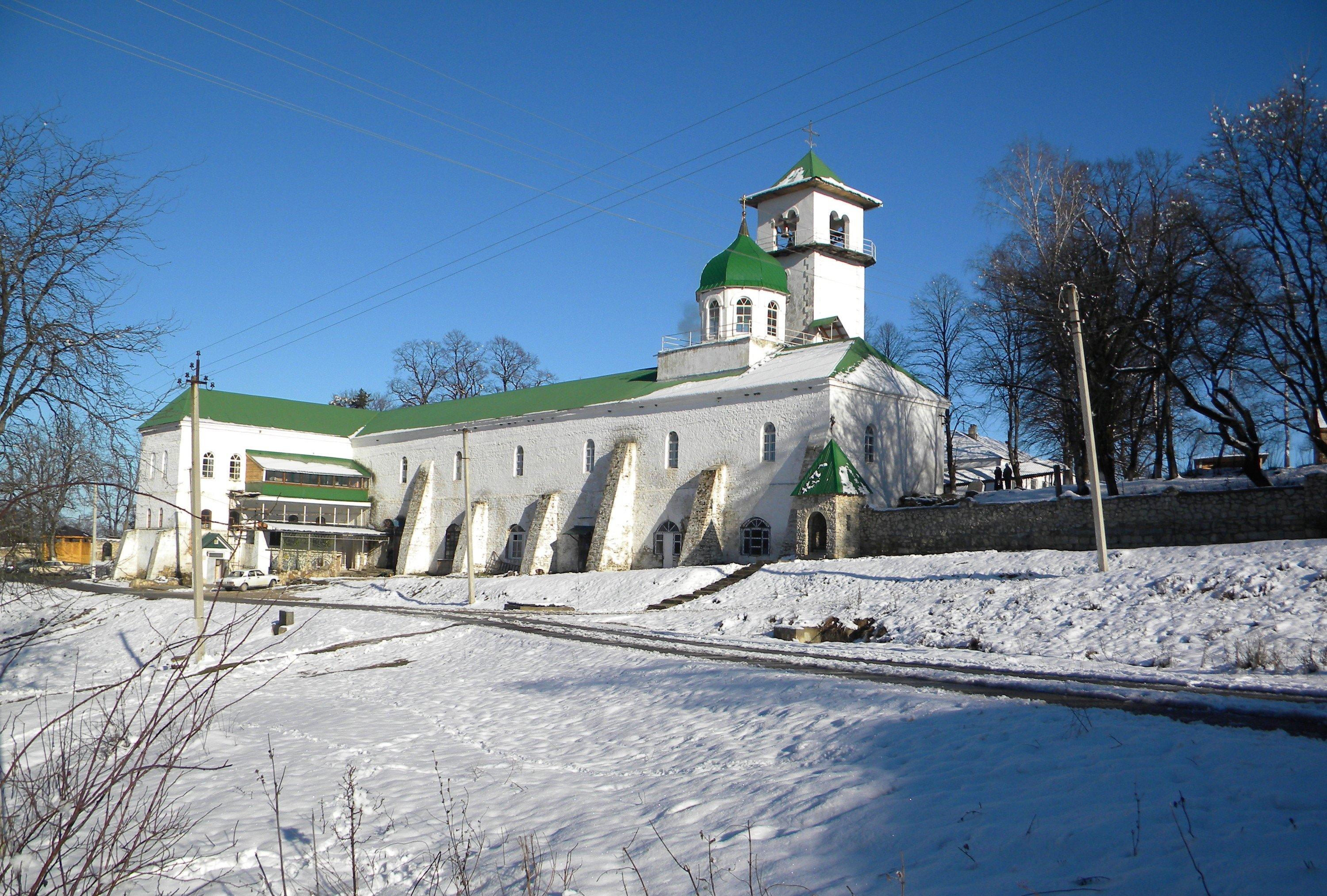 Свято-Михайловский монастырь, Хаджохская теснина и терм. источники